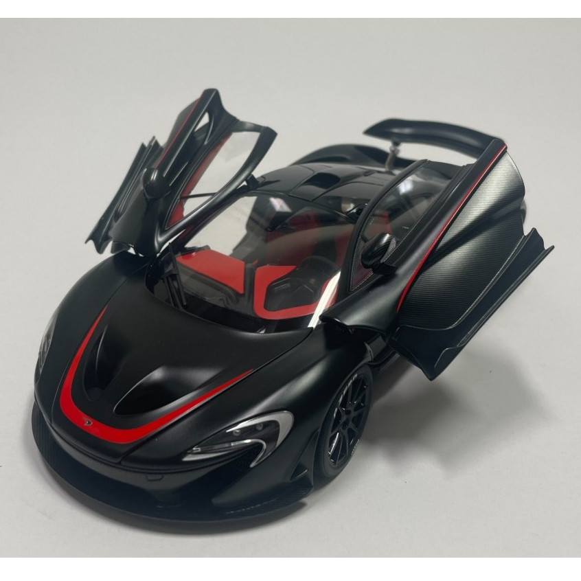 AUTOart 1/18 76065 McLaren P1 1:18 紅黑