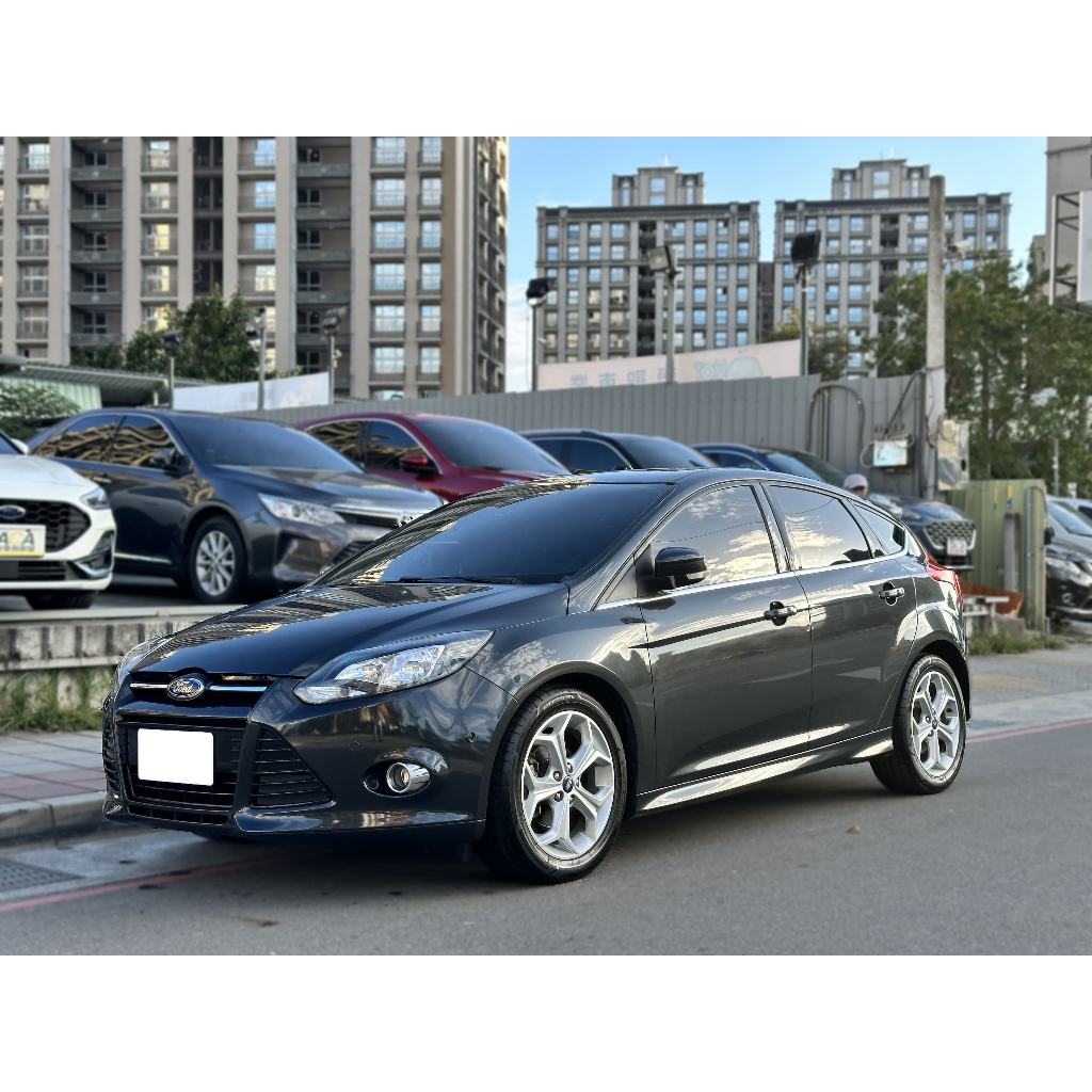 2015 Ford Focus 5D 2.0汽油運動型,原廠保養,大螢幕主機,車況超優,年前優惠中