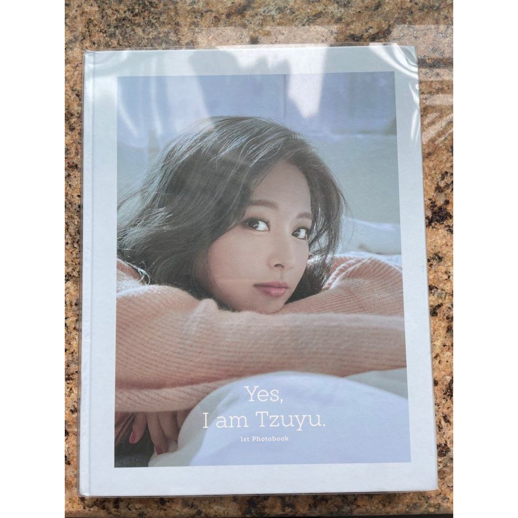 TWICE  YES I AM TZUYU 寫真藍版+風琴卡 2500