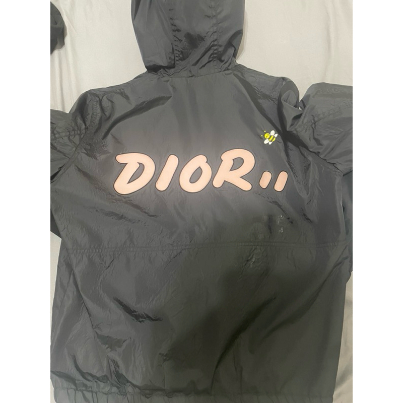 Dior X Kaws跨界聯名系列風衣外套
