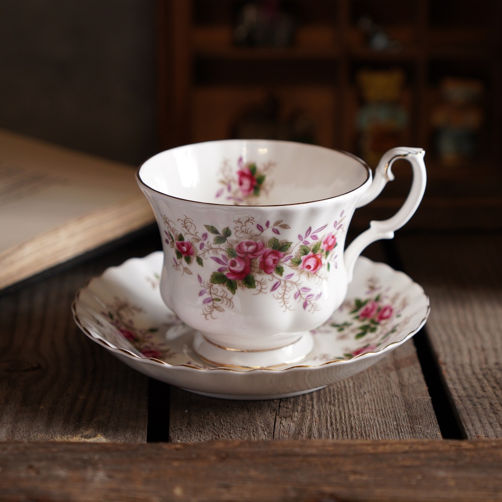 英國Royal Albert"薰衣草玫瑰"22k金骨瓷茶杯組/lavender rose/皇家亞伯特