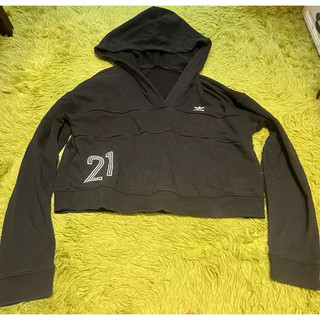 正版愛迪達 adidas originals 三葉草黑色短版帽T/上衣