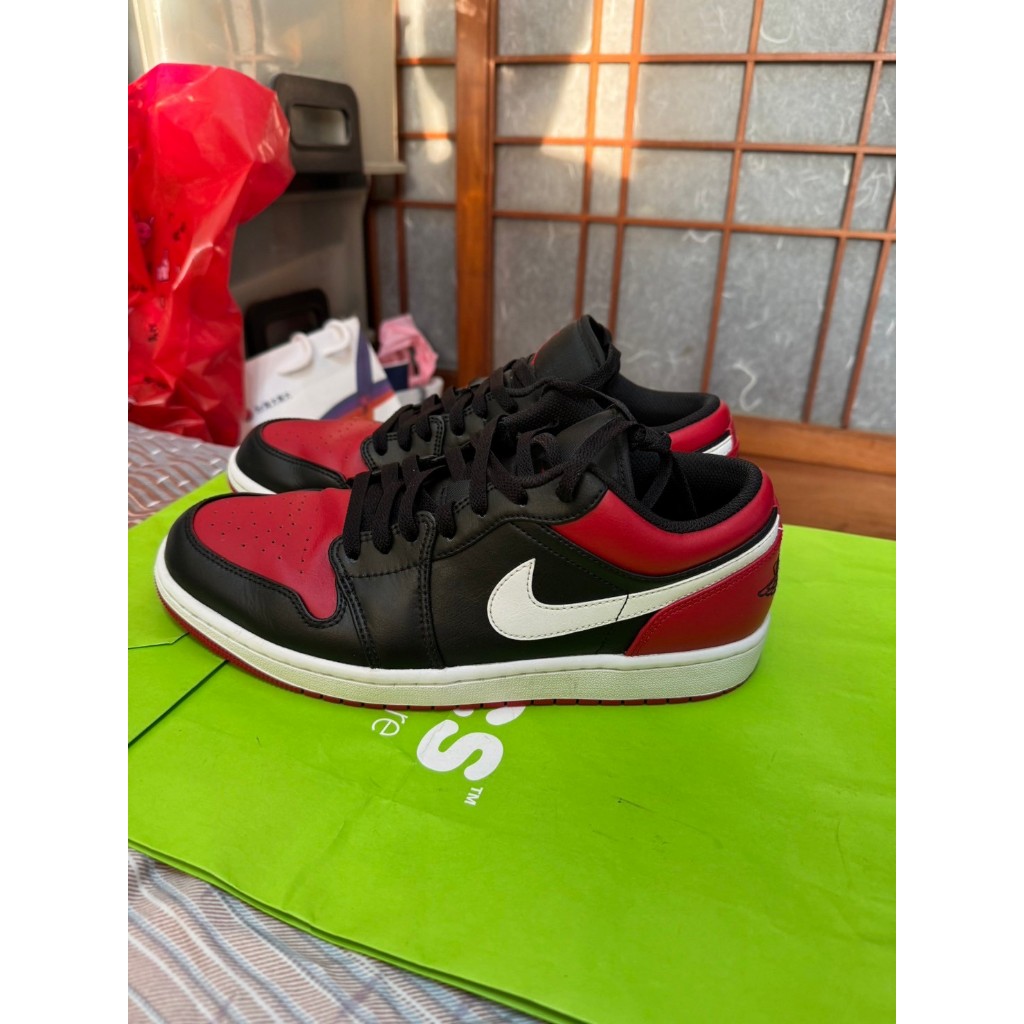 「 二手鞋 」 Nike Air Jordan 1 男版低筒休閒鞋 US9.5（紅黑）鐵1