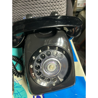 二手古董復古黑電話托盤是二手古董復古黑電話撥盤是