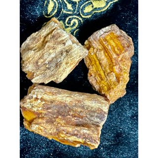 京晏館 ## 天然松香琥珀蜜蠟 血珀翳珀原礦 三個一標 批發價優惠直購價 臺灣現貨 G組 ##