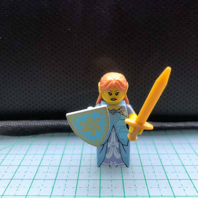 LEGO 積木 人偶包minifigures 71018-17代-15號精靈 女孩 劍士 盾牌