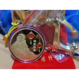 關公 彩色關聖帝君 金幣 紀念幣(含金色展示架)招財錢母 保平安 身體檢康 吉祥避邪之物 淨化能量 收藏價值 送禮