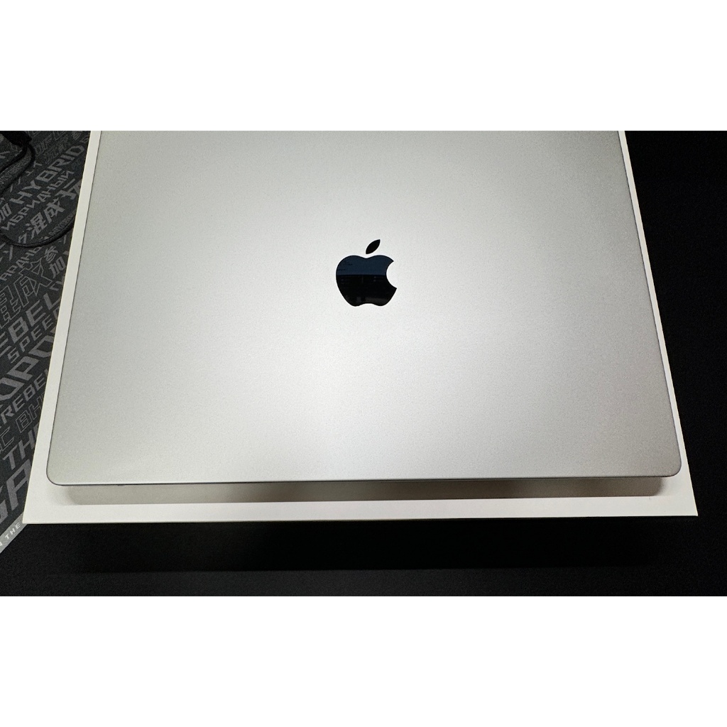 APPLE MacBook Pro 16吋 銀色