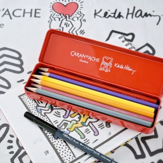 瑞士 Caran D'ache & Keith Haring 卡達&凱斯哈林聯名 色鉛筆&筆記本『胖媽媽的畫畫選物店』