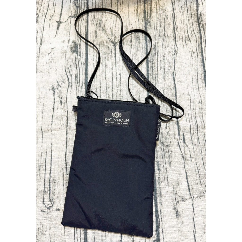BAG'n'NOUN 黑色尼龍斜背包Passport Case Breathard/ Blac/ PA