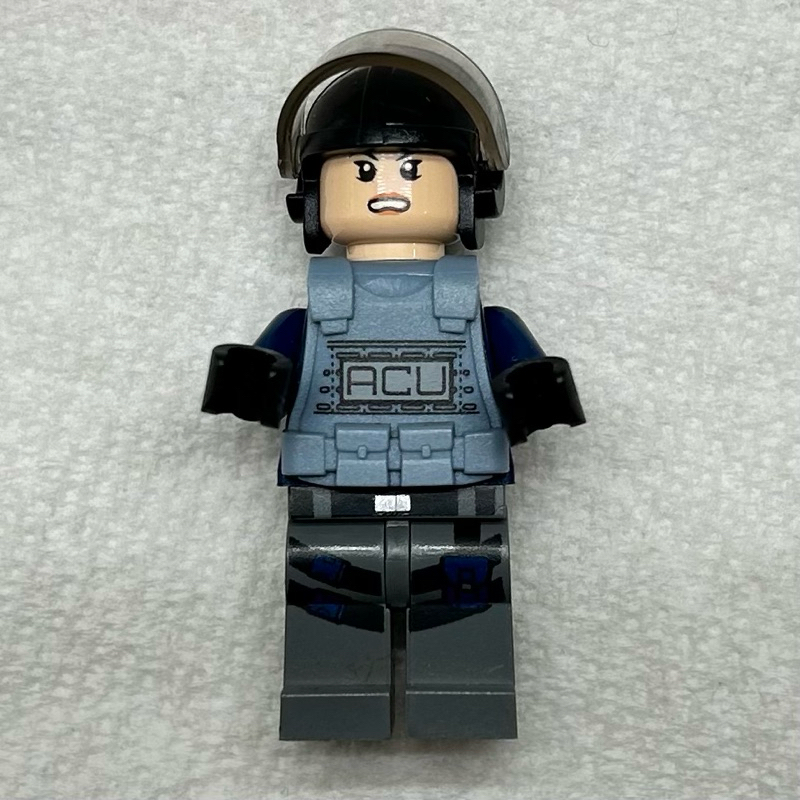 正版 Lego 樂高 侏羅紀公園 75918 jw007 ACU女士兵 絕版人偶 二手近全新 如圖所示 夾鏈袋裝