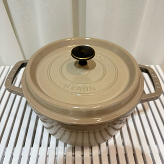 法國STAUB 手工鑄鐵鍋 亞麻奶茶色 燉鍋圓鍋炒鍋和食鍋