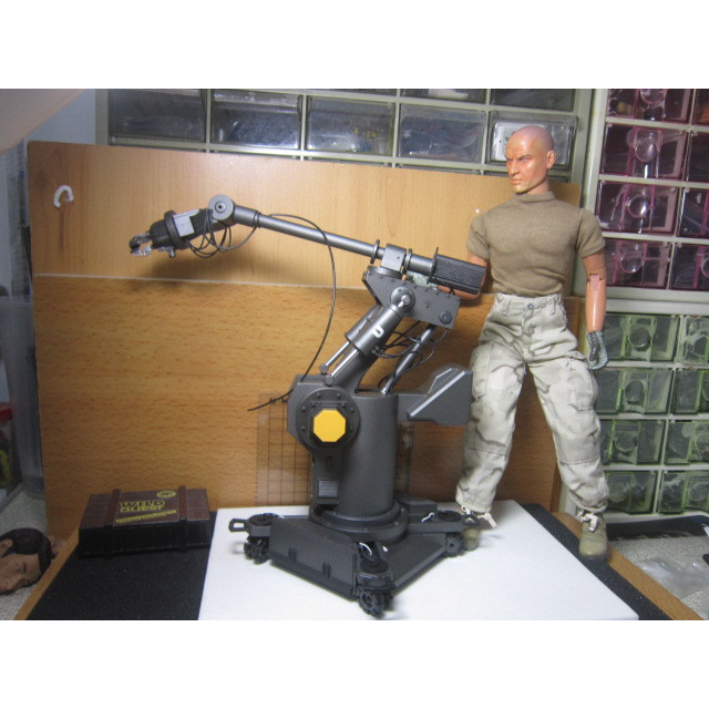 F3家具部門 HOTTOYS鋼鐵人實驗室場景1/6超正舊化維修機器人一部(機械手臂) mini模型