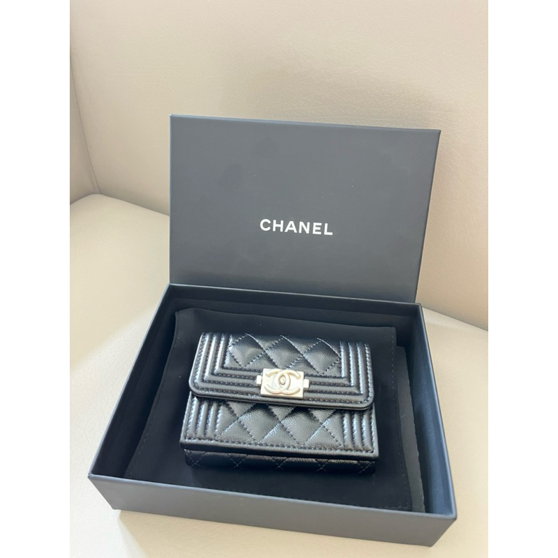 Chanel Boy A84432 黑色銀釦迷你短夾