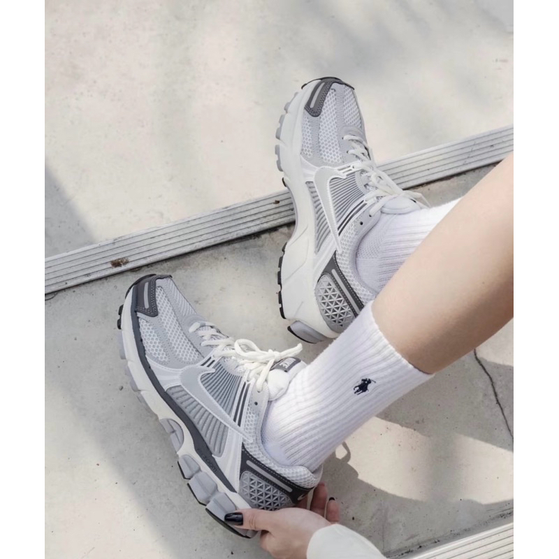 女款 Nike Zoom Vomero 5 首發 休閒鞋 寬楦鞋 慢跑鞋 走路鞋 穿搭 霧灰 FD9919-001
