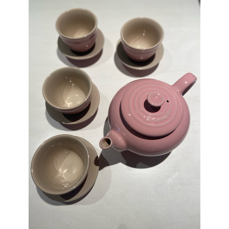 Le Creuset 櫻花粉下午茶具組 含櫻花粉一茶壺，四組杯盤