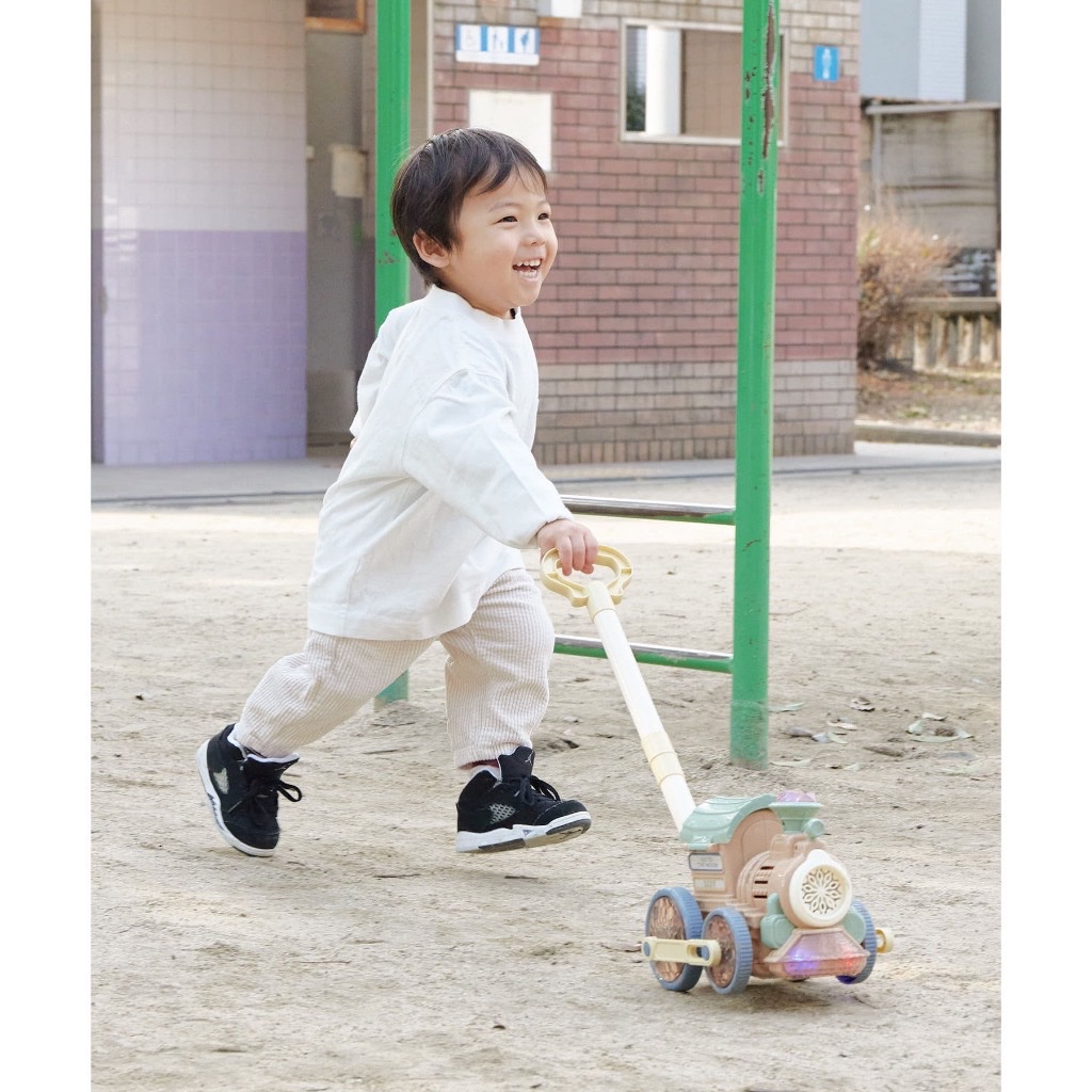 洋梨日式雜貨✨日本新版兒童音樂自動泡泡機 火車 車 玩具 自動 火車 斧頭 泡泡 兒童 日本 戶外 遊戲 水 玩水 夏天