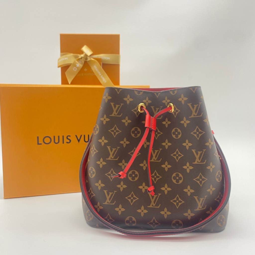 【哈極品】美品《Louis Vuitton LV NéoNoé 字紋老花拼紅內裡 水桶包/ 斜背包/肩背包/二用包》