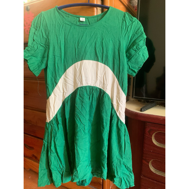 綠色麻紗洋裝，特價50