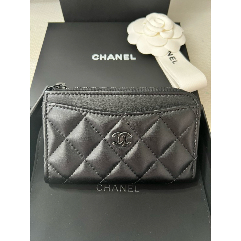 全新Chanel 24S So Black L型卡夾