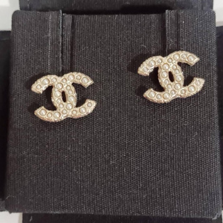 台灣現貨 🧡23800 香奈兒 Chanel 金色珍珠鑽logo耳環