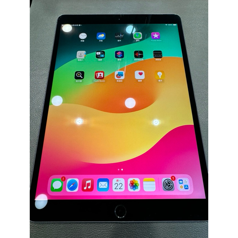 iPad  Air 3 太空灰  64g  Wifi版  10.5吋（IOS:17.3.1）單機無盒、 附20瓦快充、無