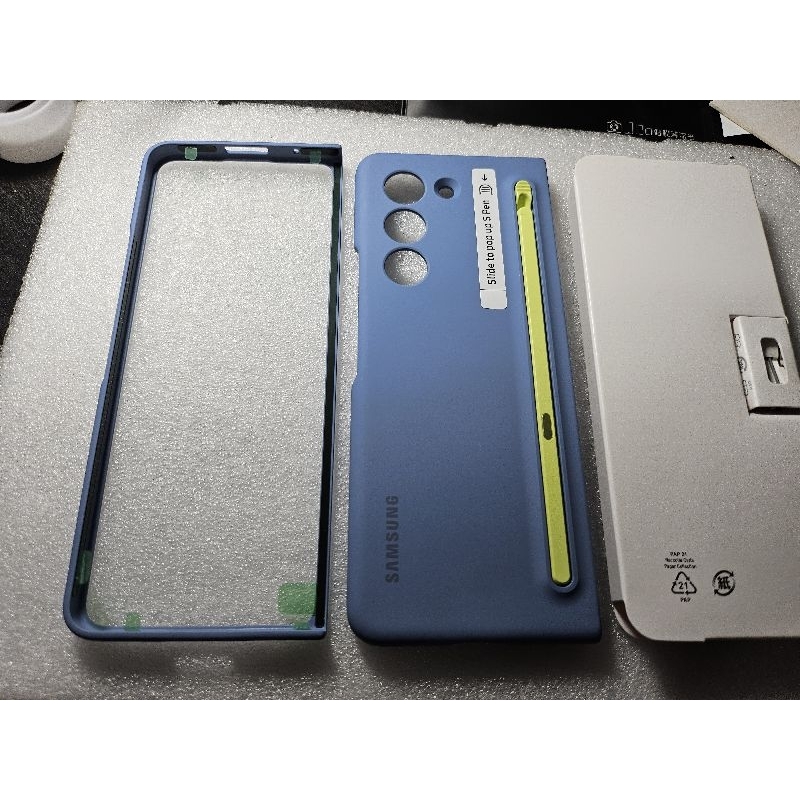 全新未使用 SAMSUNG Galaxy Z Fold5 原廠薄型保護殼 - 冰霧藍 (附 S Pen)