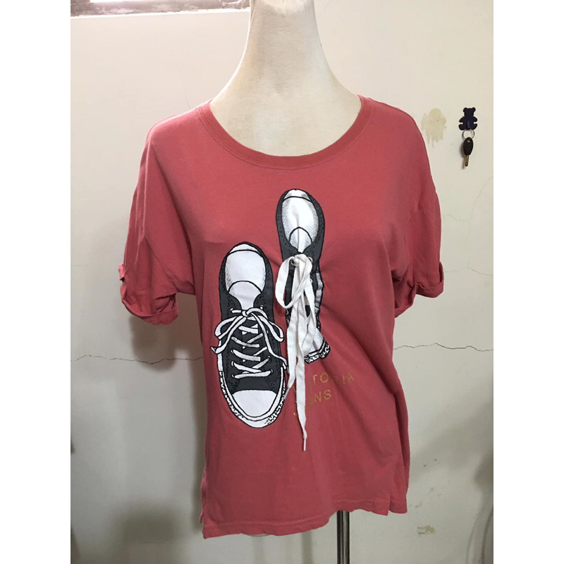 專櫃品牌BIG TRAIN Victoria～磚紅色綁帶球鞋上衣