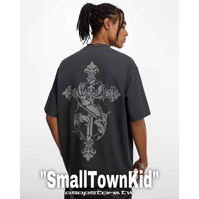 [A$AP STORE]STK SmallTownKid ”艾志恆Asen品牌” 古典巴洛克 十字架 短袖
