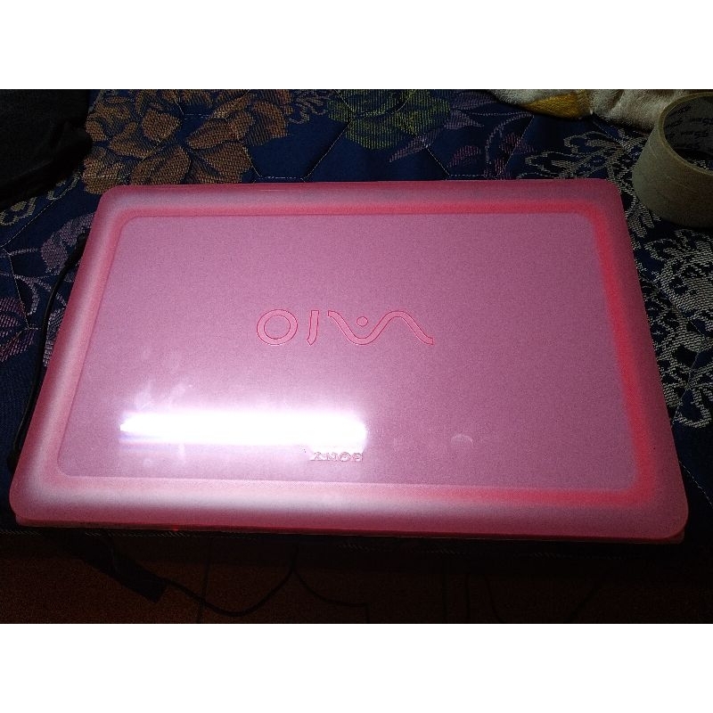 賣一台朋友拿來送的2011年SONY 15吋粉紅筆電一台 入內看說明後在購買