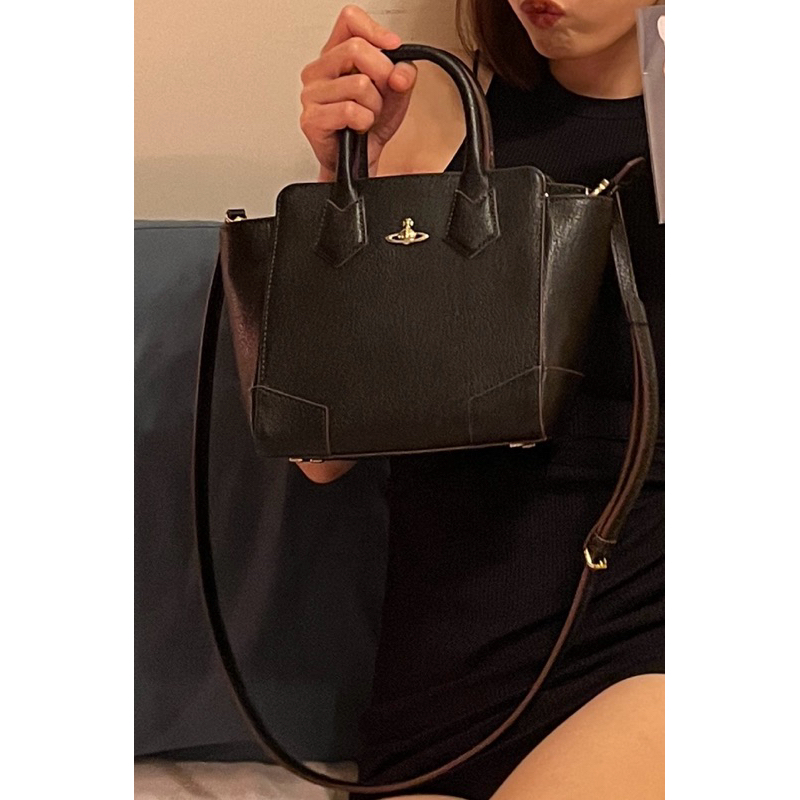 東京 伊勢丹購入📍vivienne westwood handbag/shoulder bag側背包 手提包 浮雕土星包