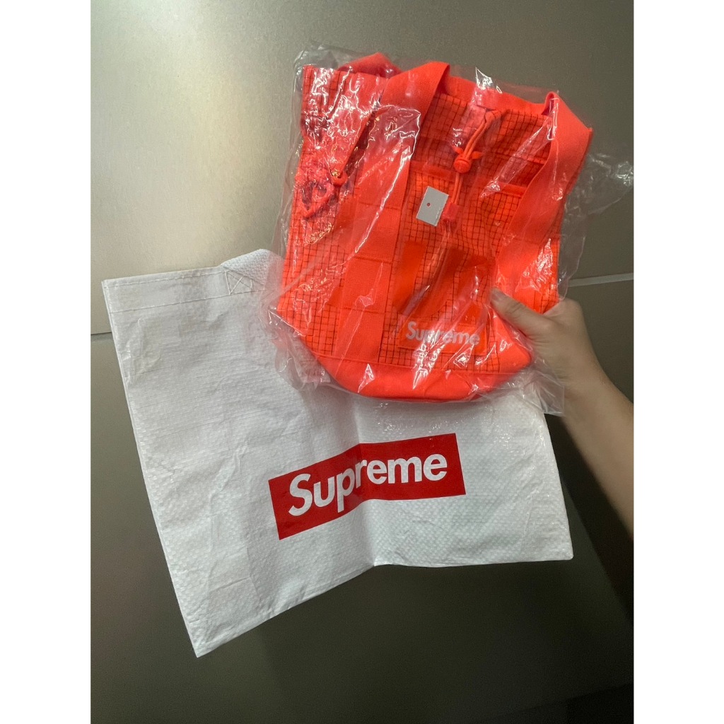 全新現貨&gt;日本🇯🇵Supreme Cinch Bag 春夏水桶包 橘色