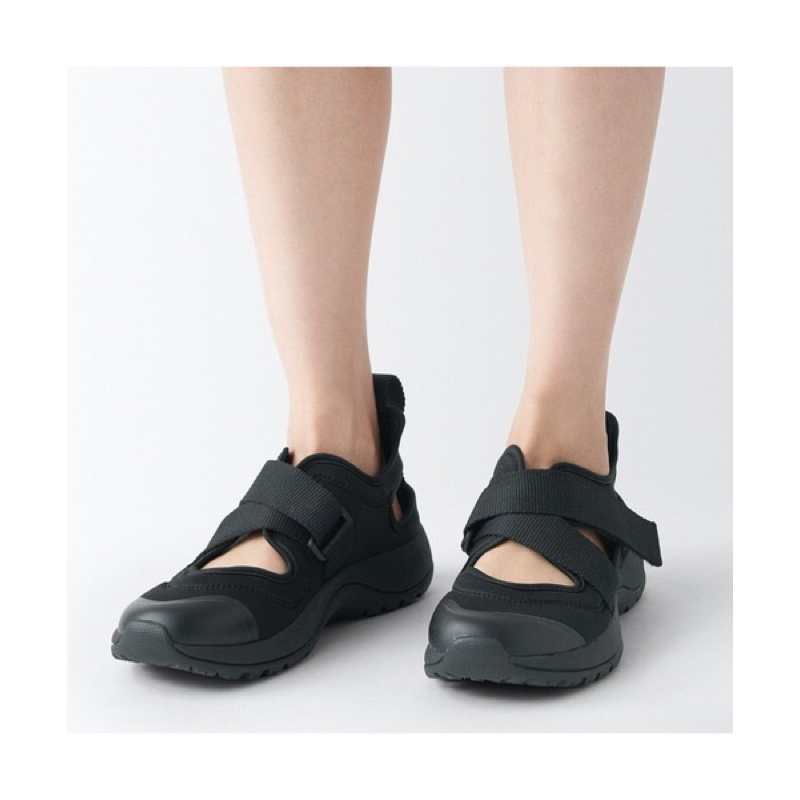 現貨 快速寄出！無印良品 黑色休閒鞋 23.5-24公分 尺寸S 黑色布鞋 娃娃鞋 涼鞋
