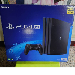 PS4~PRO主機黑1TB~7218B B01~基本備配[中古8成新]附外盒商品齊全上蓋有些微刮傷紙箱有些微破損~