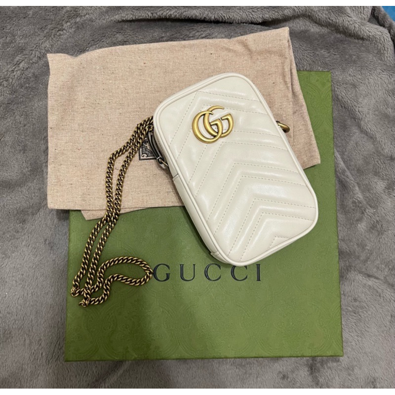 Gucci GG marmont 奶白色牛皮拉鍊手機包 有卡層