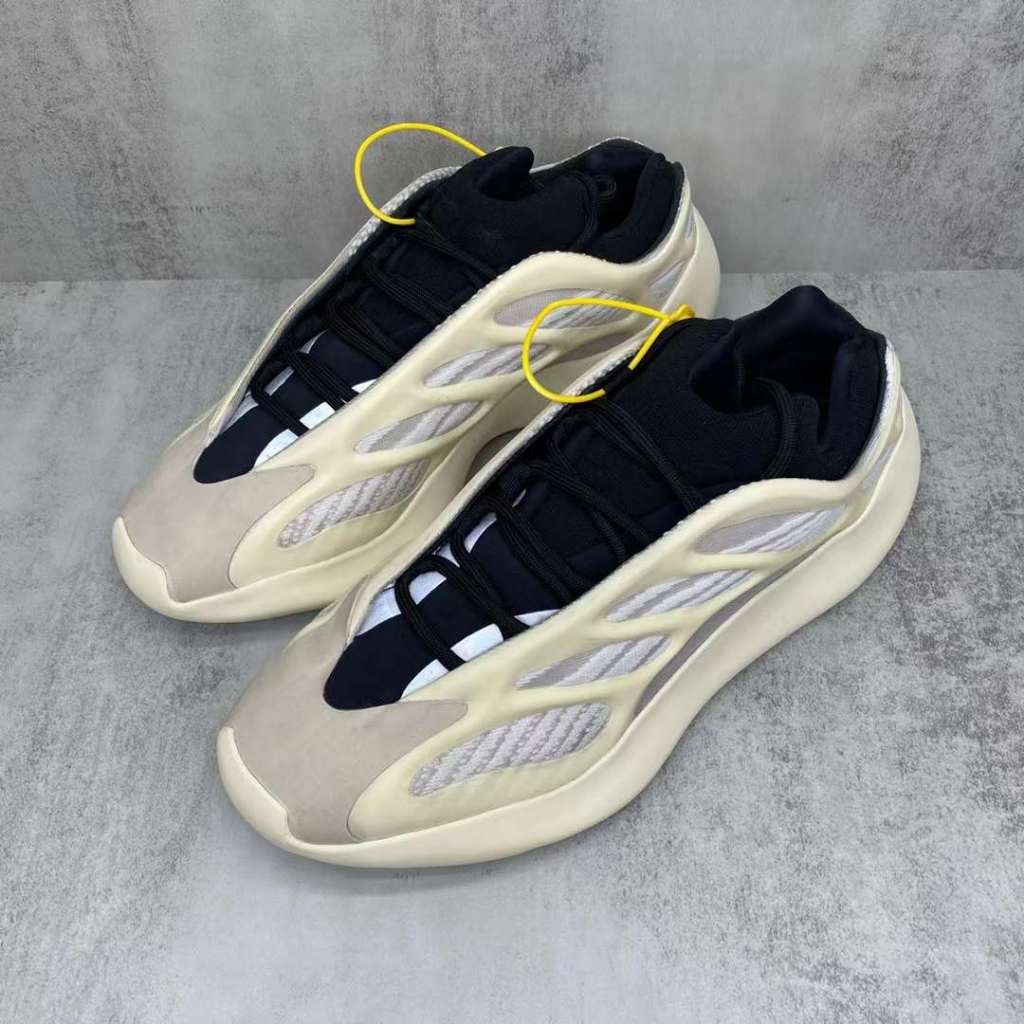 《二手寄賣》Yeezy 700 異形 US8 無盒 鞋況佳