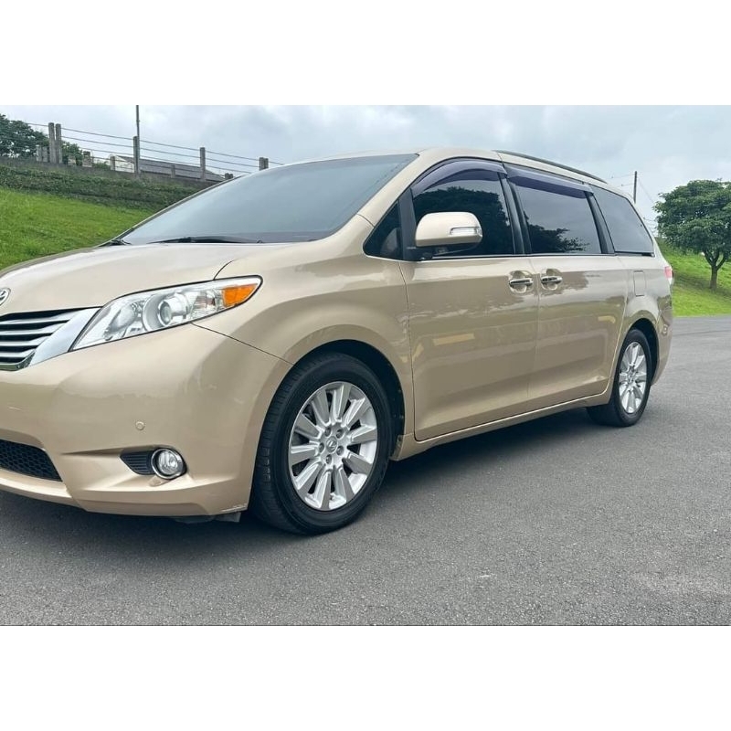 ✨ 行走的移動城堡✨️Toyota Sienna 3.5 Limited 豪華七座休旅車中古車 JBL喇叭 斜坡輔助