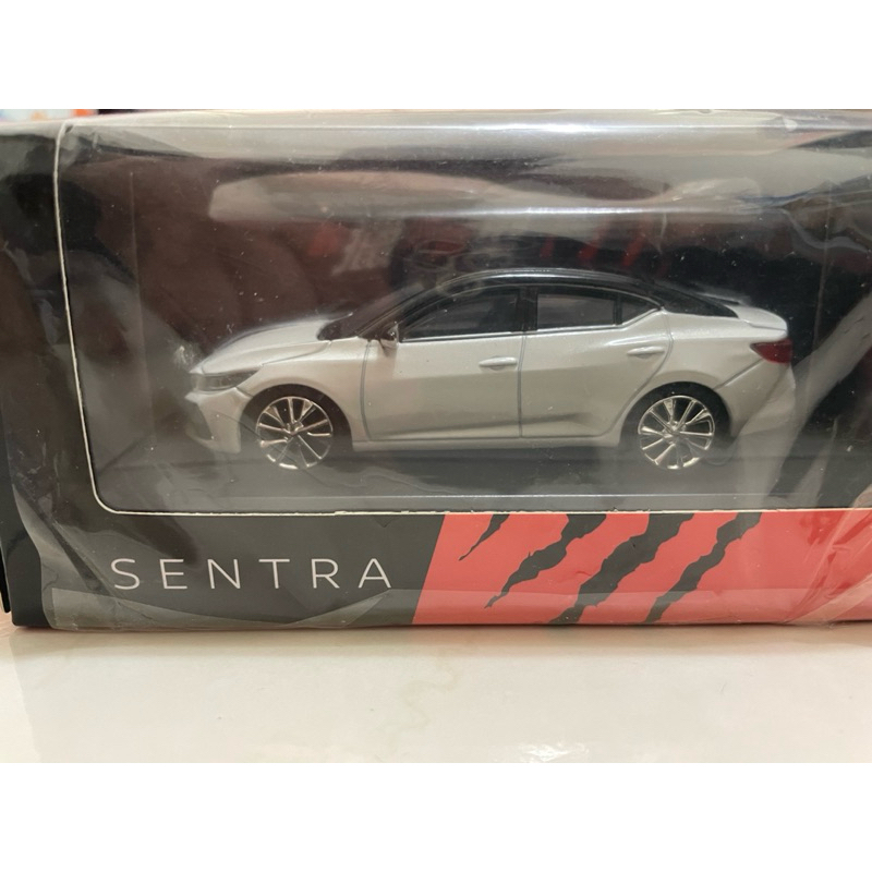 Nissan Sentra B18 合金迴力模型車 1:43