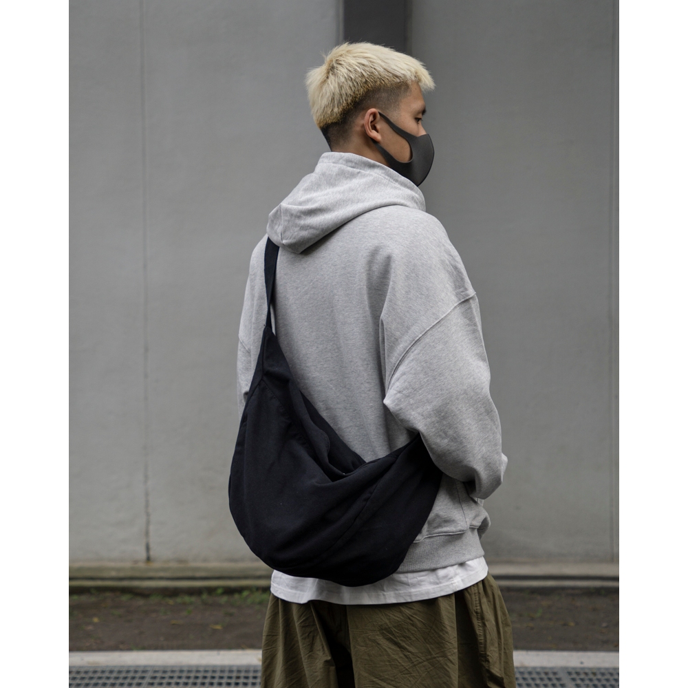 【CDHD】帆布弧形肩背包 側背包 大容量 斜背包 日系 流浪包 斜跨包 單肩包半月包郵差包 AC008