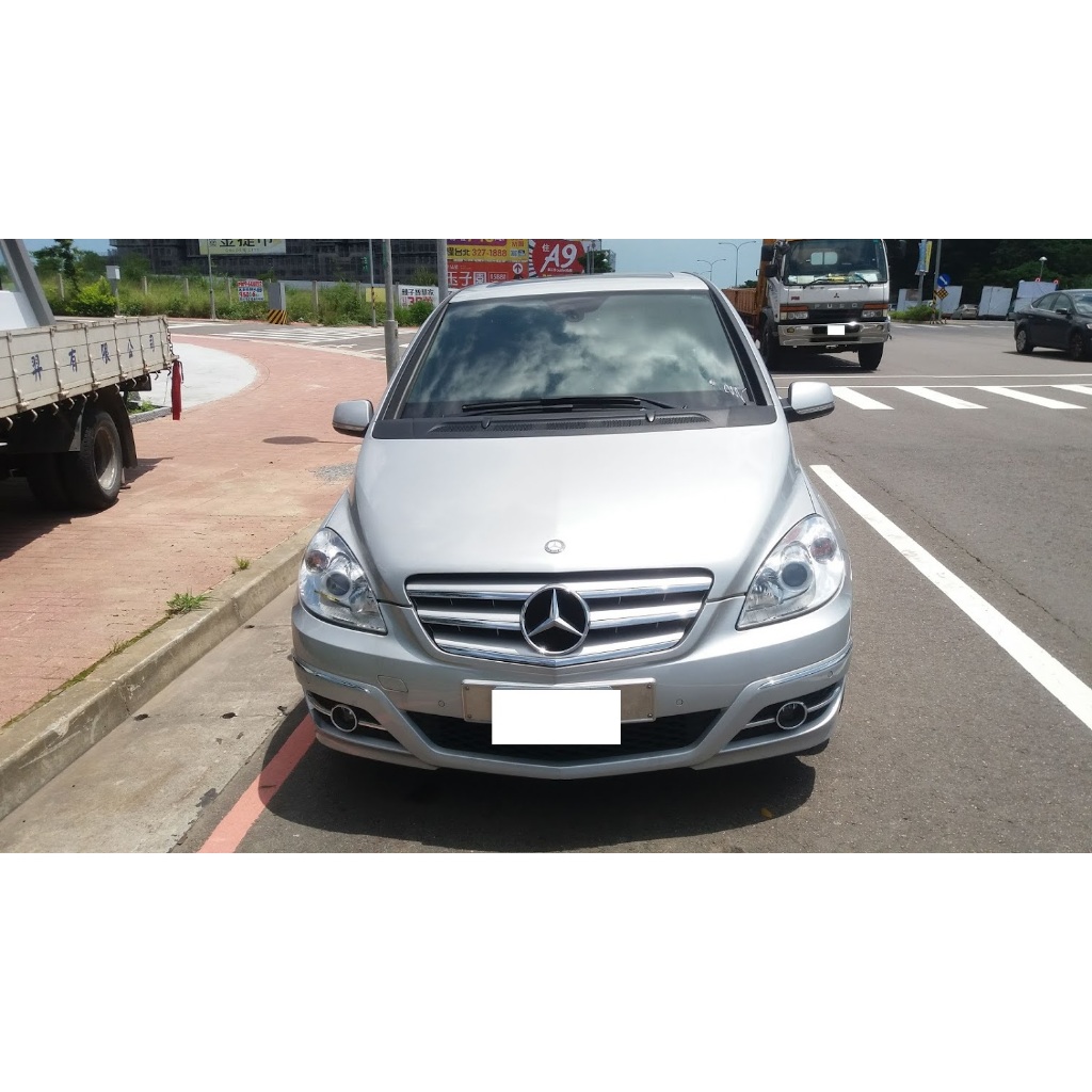 中古車 2011 BENZ B180 銀色 跑七萬多公哩 專賣 進口 休旅 轎車 三門 五門 掀背車 輕鬆入主雙B行列