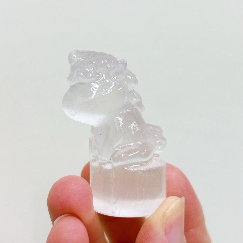 ▪𝑆𝑒𝑙𝑒𝑛𝑖𝑡𝑒透石膏獨角獸雕刻件②🦄️▪️獨角獸雕刻件 透石膏獨角獸 透石膏石 透石膏 清除負能量 充電淨化水晶