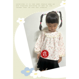 (112)Fei Fei 🐠2024秋冬新款🐠 香水娜娜 11243車蕾絲花邊花上衣 90-140