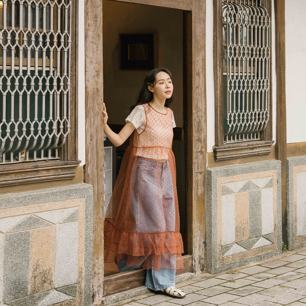 QUEENSHOP_F 女裝 立體點點蛋糕下擺透膚綁帶罩衫-暗橘 現+預 【01099170】