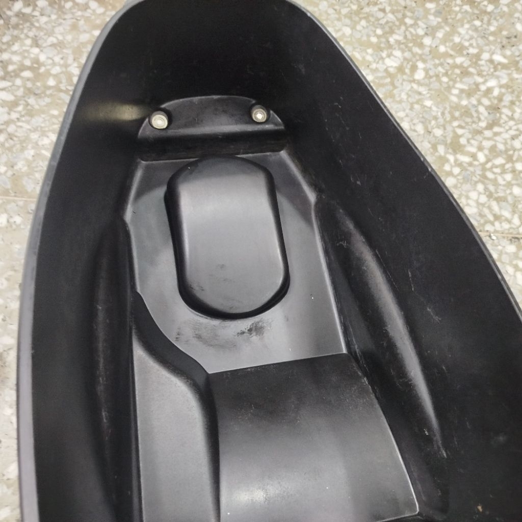 中古 二手 光陽 原廠 正廠 雷霆王 雷王 Racing King 180 馬桶 車廂 置物箱