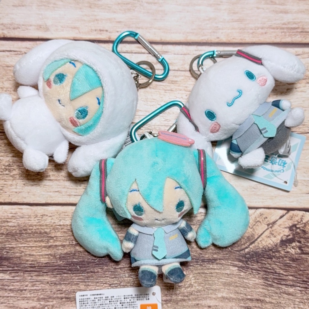 現貨 日本正版 Sanrio x 初音未來 x 大耳狗 登山扣 吊飾 掛飾 娃娃 吊飾娃娃