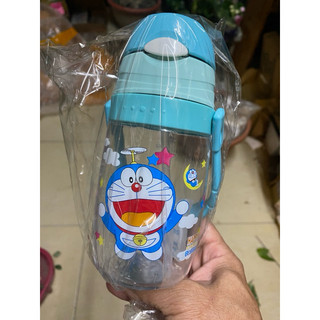 授權hello Kitty兒童塑膠吸管杯多啦a夢水壺 兒童水壺雙柄吸管水壺 長的背帶式500mil二
