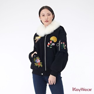 【KeyWear 奇威名品】花朵蜜蜂刺繡白色毛裝飾長袖夾克 黑色