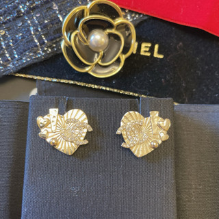 Chanel 25B仿古愛心耳環