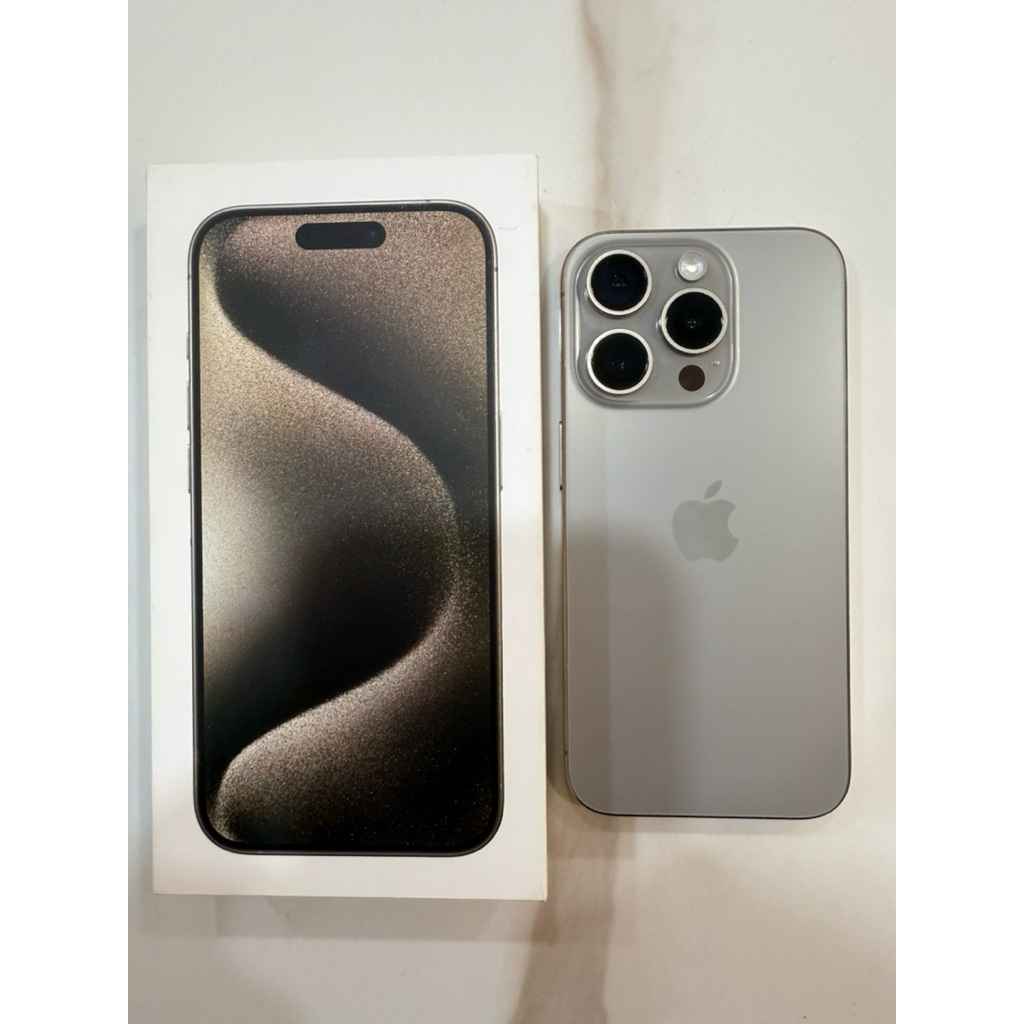 二手IPhone15Pro鈦128G，附盒，電池87%，全新原廠螢幕，FaceID故障，幾乎沒有使用痕跡，機況極新