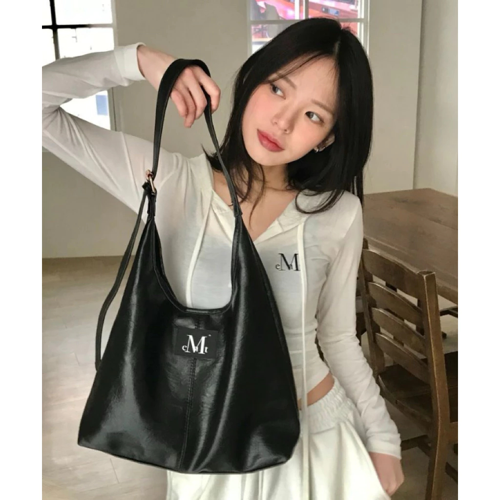 【隔日達】韓國代購🇰🇷 MUCENT 肩背包 包包 日常包 CRESCENT LEATHER SHOULDER BA